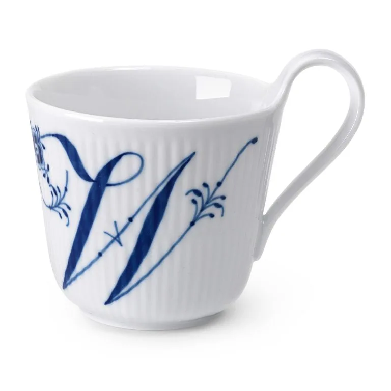 Royal Copenhagen Blue Fluted Plain Alphabet -kuppi 33 Cl
