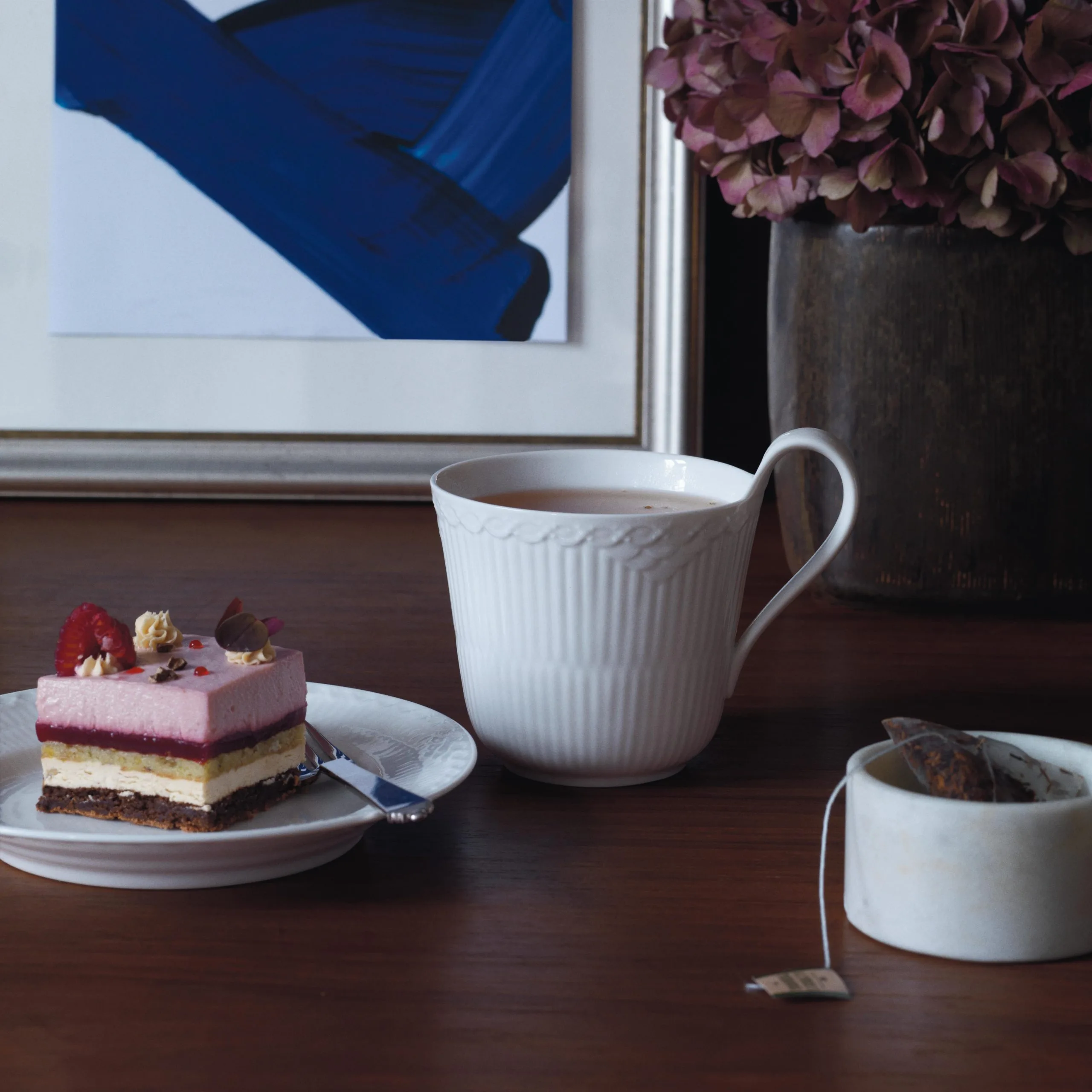 Royal Copenhagen White Fluted Half Lace Kuppi Korkealla Kahvalla - Image 3